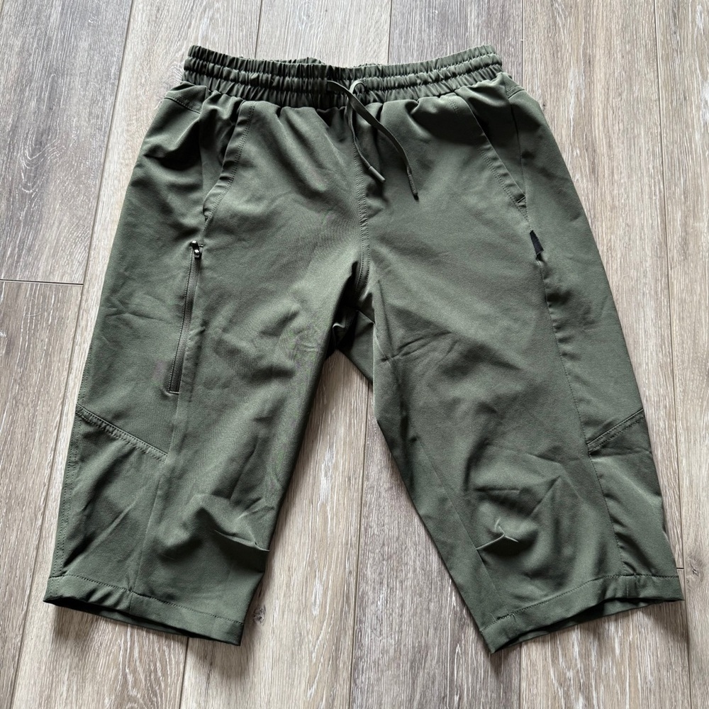 #4) Baleaf green  14” shorts with zipper pockets size S